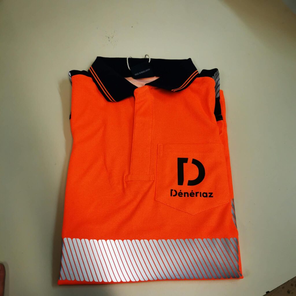 Polo orange à bandes réfléchissantes avec logo Dénériaz