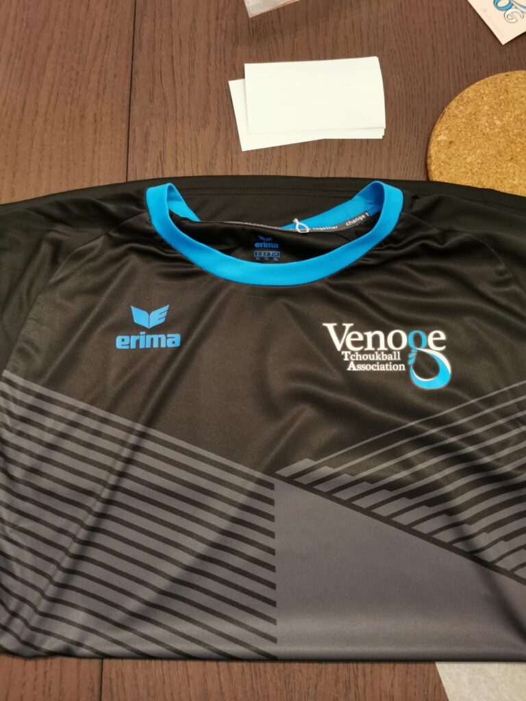 Maillot de sport noir et turquoise avec logo Venoge
